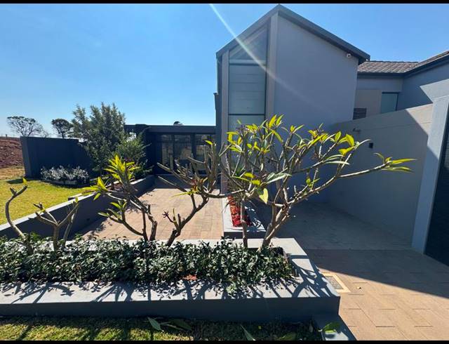 4 BEDROOM HOUSE FOR SALE IN MIDSTREAM HEIGHTS